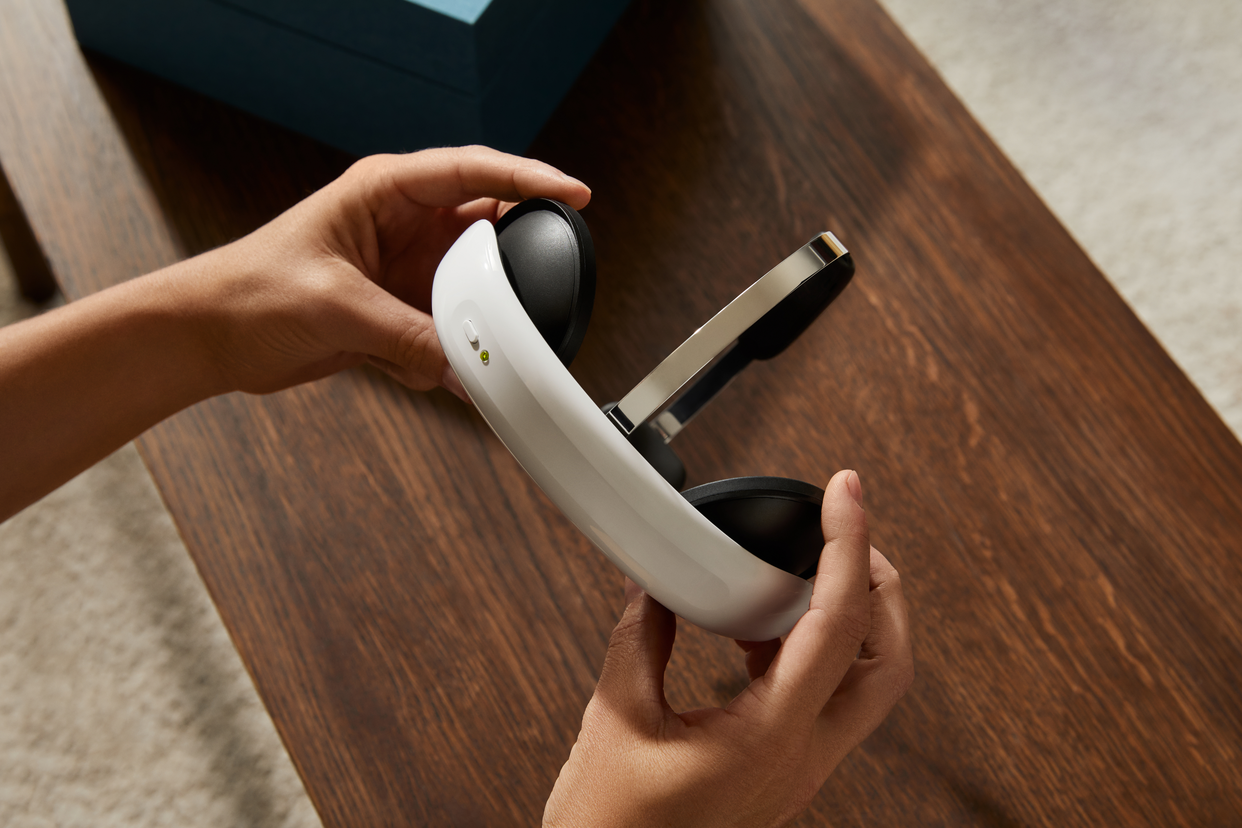 Hands holding the Flow device